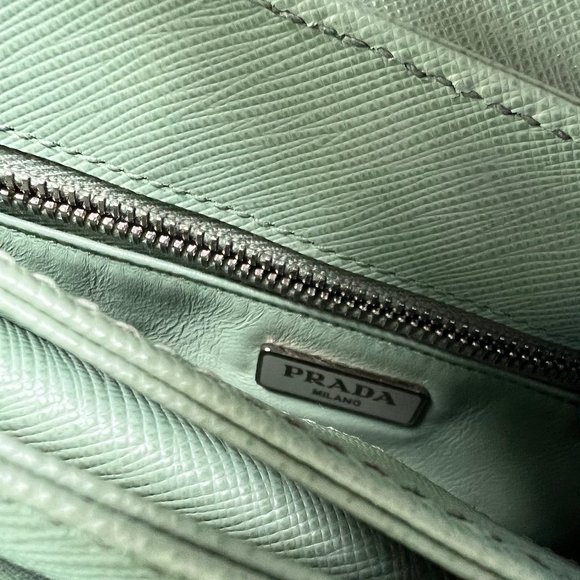 Brand New Rare Prada Saffiano Lux Leather Chain Shoulder Bag in Acquamarina - Picture 12 of 15
